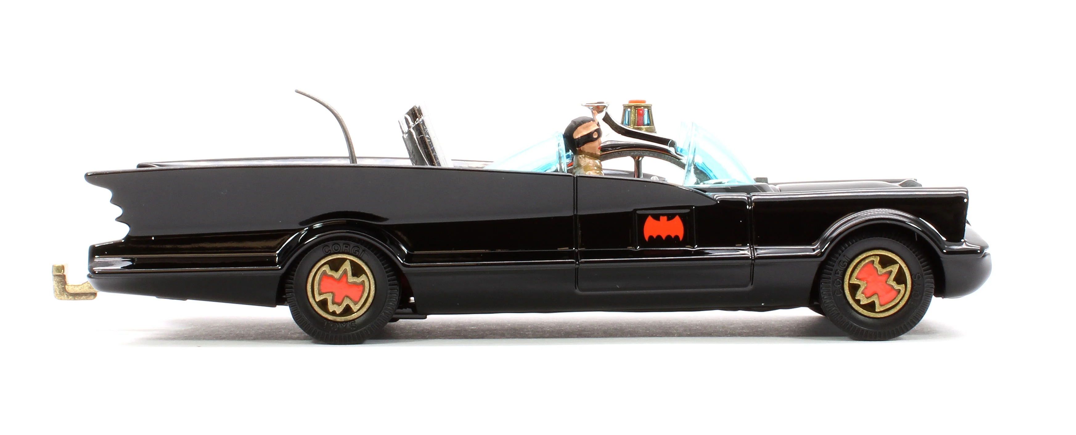 RT26701 Batmobile with Batman and Robin - Image 4