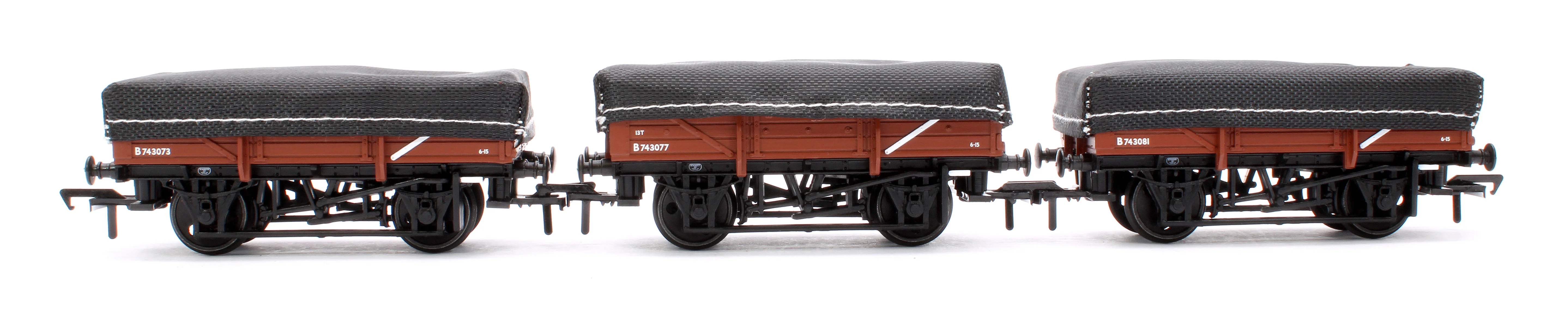 33-091A 5 Plank China Clay 3-Wagon Pack BR Bauxite (Early) with Tarp. Covers - Image 3