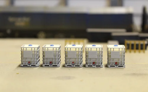BSIBCBLUE 5 x IBC Pallet Tanks 1000L with Blue Lids