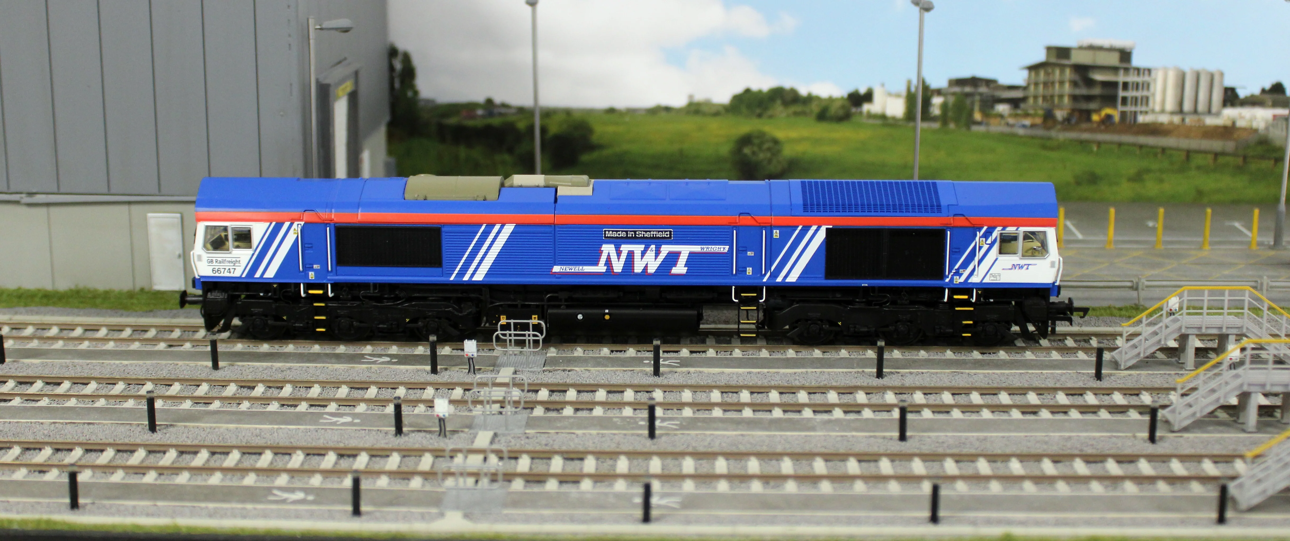 ACC3467 Class 66 GBRF (Newell and Wright) No.66747 Diesel Locomotive - Image 10
