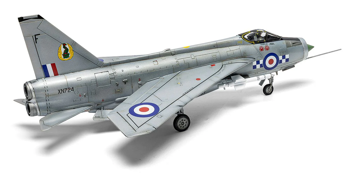 A04054A English Electric Lightning F.2A Model Kit - Image 3