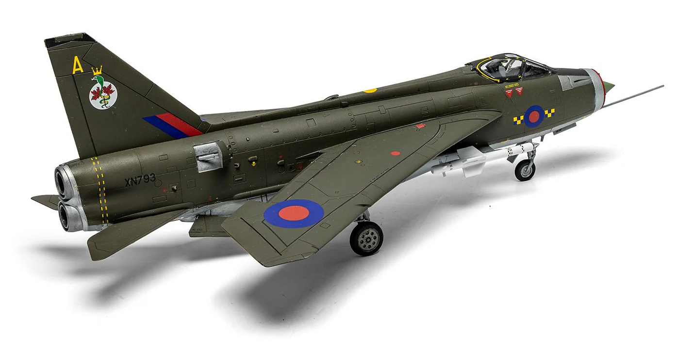 A04054A English Electric Lightning F.2A Model Kit - Image 5