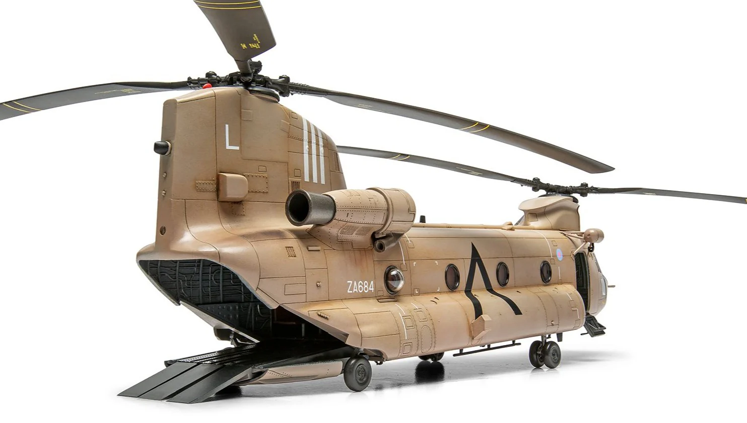 A06023 Boeing Chinook HC.1 Model Kit - Image 7