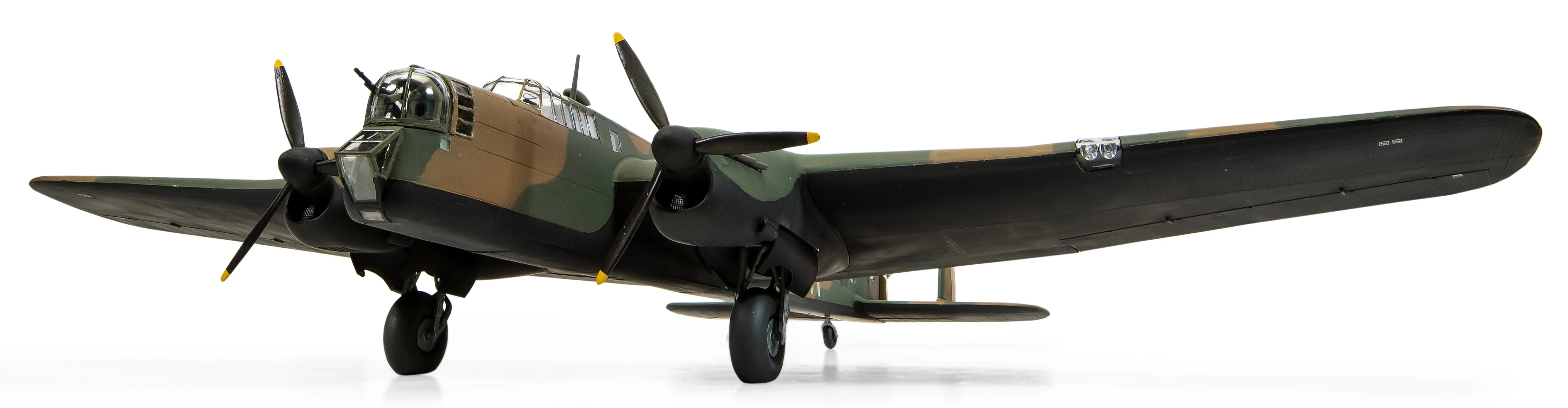 A08016 Armstrong Whitworth Whitley Mk.V Model Kit - Image 3
