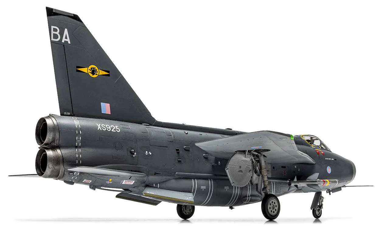 A09178A English Electric Lightning F.6 Model Kit - Image 5