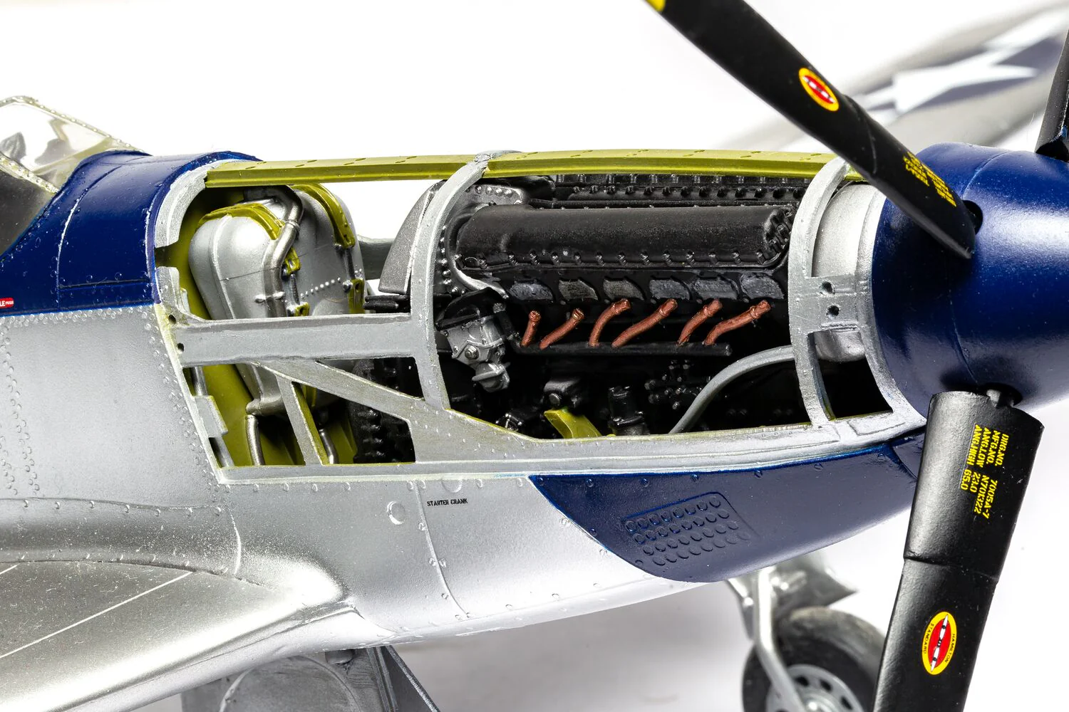 A14001V North American P-51D Mustang Model Kit - Image 5