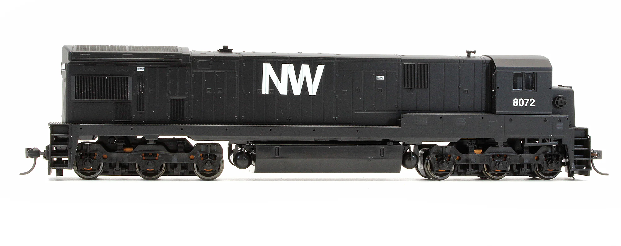8616 Pre-Owned C30-7 Diesel Locomotive N & W Black - Road #8072 - Image 3