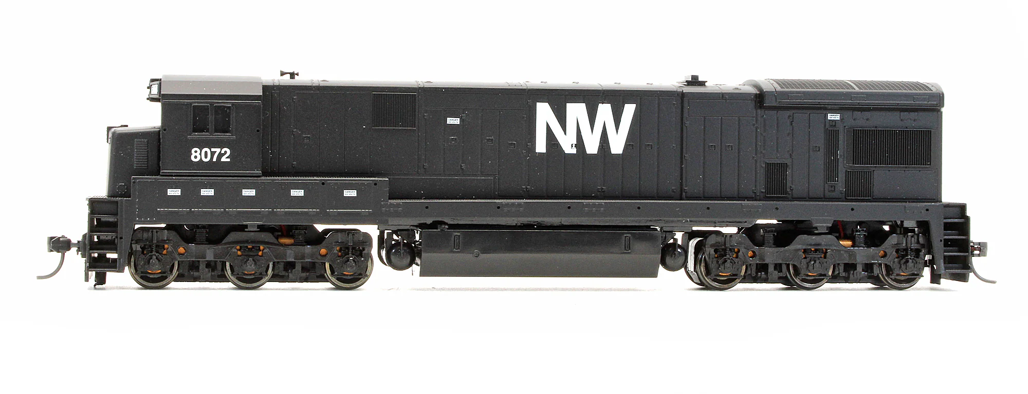 8616 Pre-Owned C30-7 Diesel Locomotive N & W Black - Road #8072 - Image 4