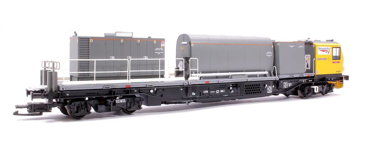 31-578 Windhoff MPV 2-Car Set Network Rail Yellow Nos. DR98923 and DR98973 - Image 4