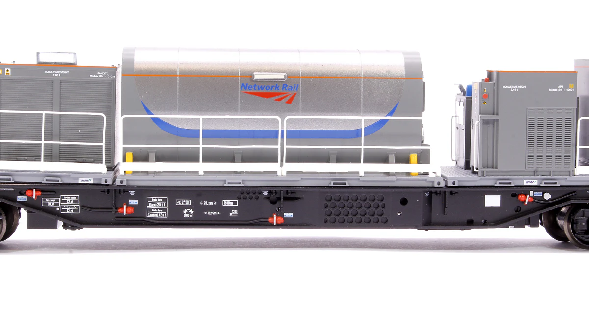 31-578SF Windhoff MPV 2-Car Set Network Rail Yellow Nos. DR98923 and DR989 - DCC Sound - Image 12