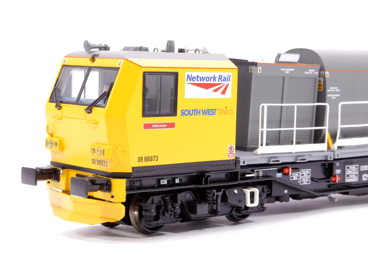 31-578SF Windhoff MPV 2-Car Set Network Rail Yellow Nos. DR98923 and DR989 - DCC Sound - Image 5