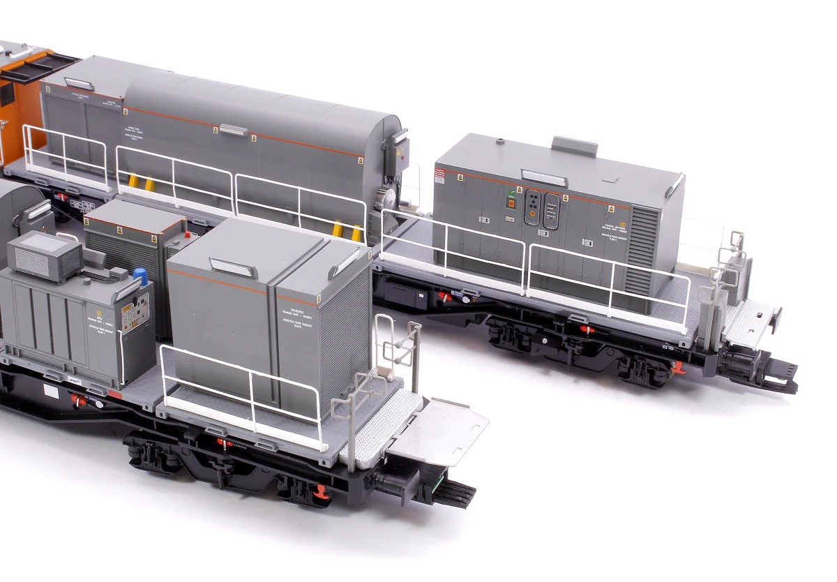 31-579 Windhoff MPV 2-Car Set Network Rail Orange Nos. DR98914 and DR98964 - Image 11