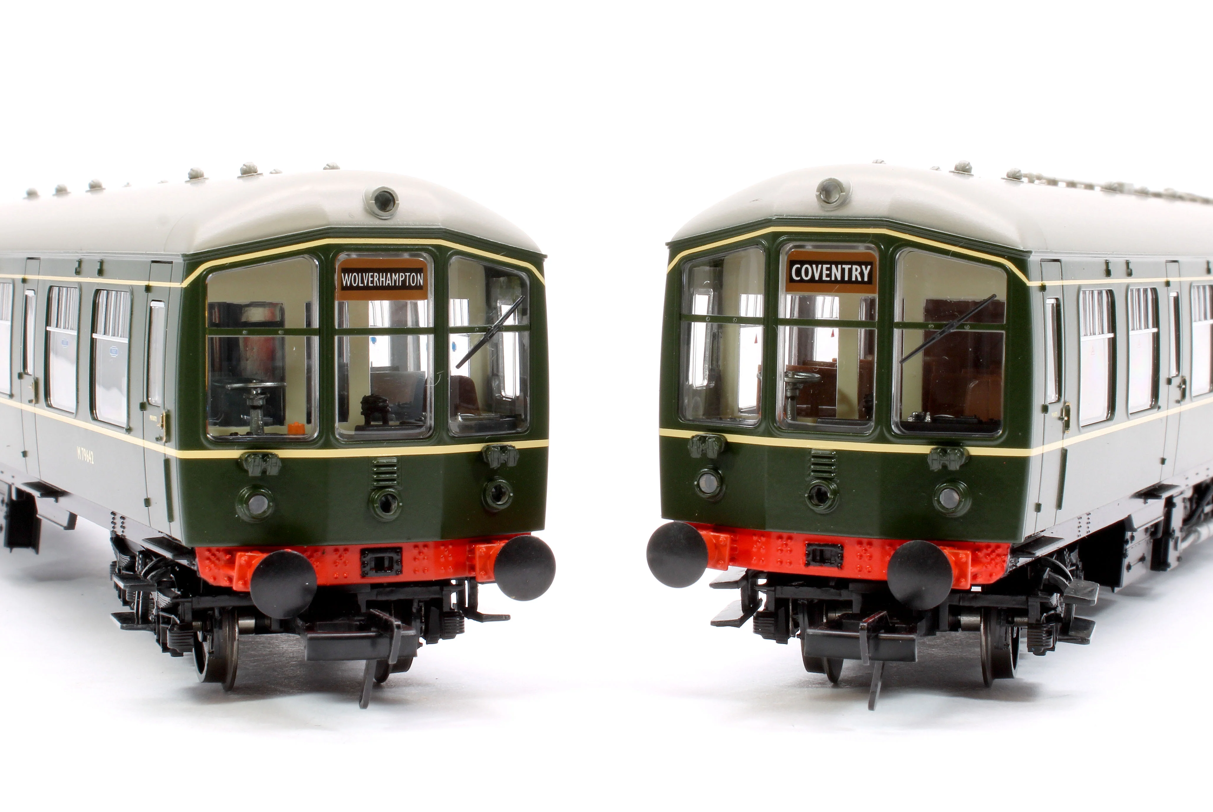 32-518 Derby Lightweight 2-Car DMU BR Green (Early Emblem) Diesel Locomotive - Image 9