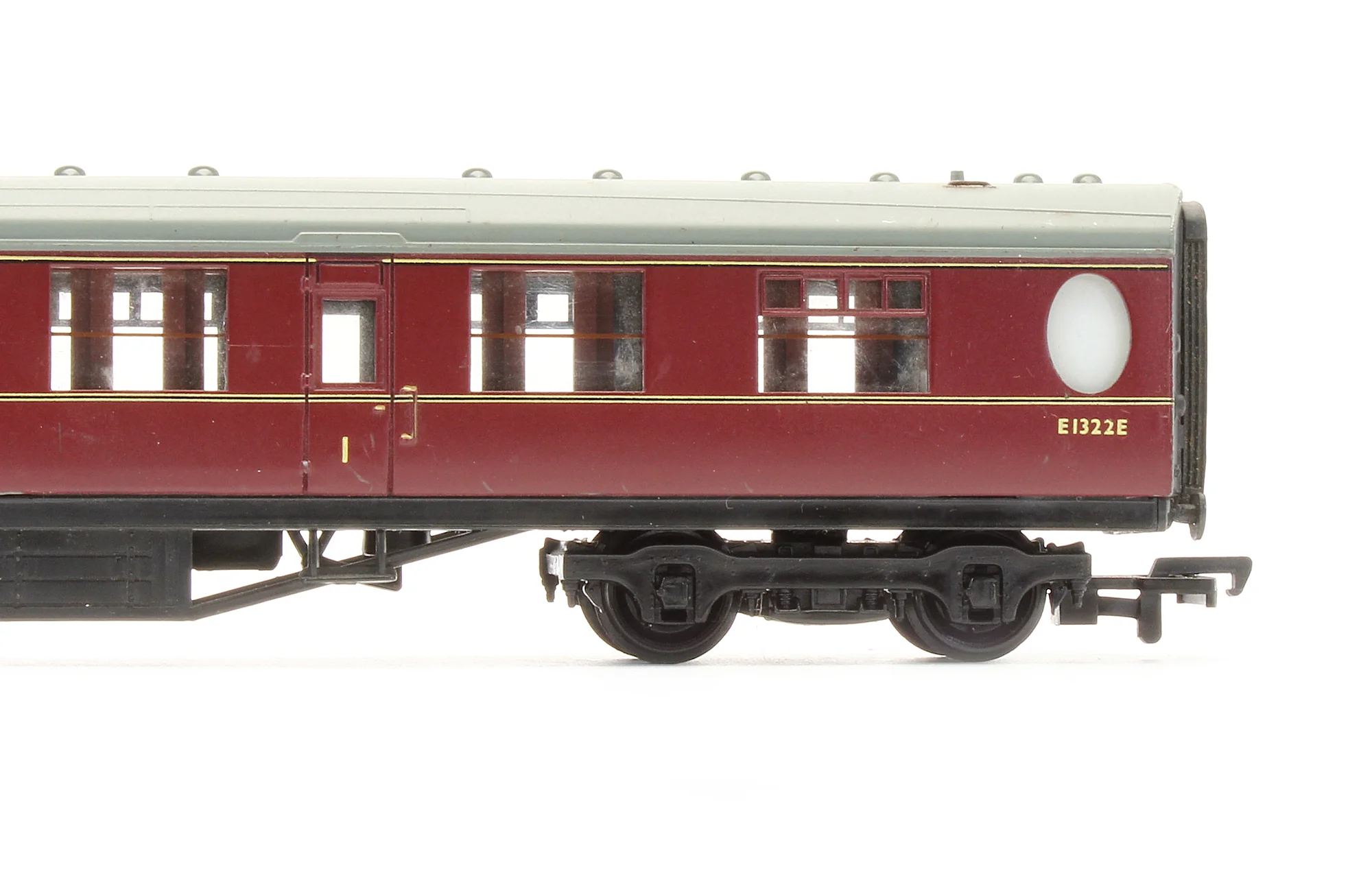 Pre-Owned 34-476 63' Thompson 1st Class Corridor Coach BR Maroon 'E 1322 E' - Image 3