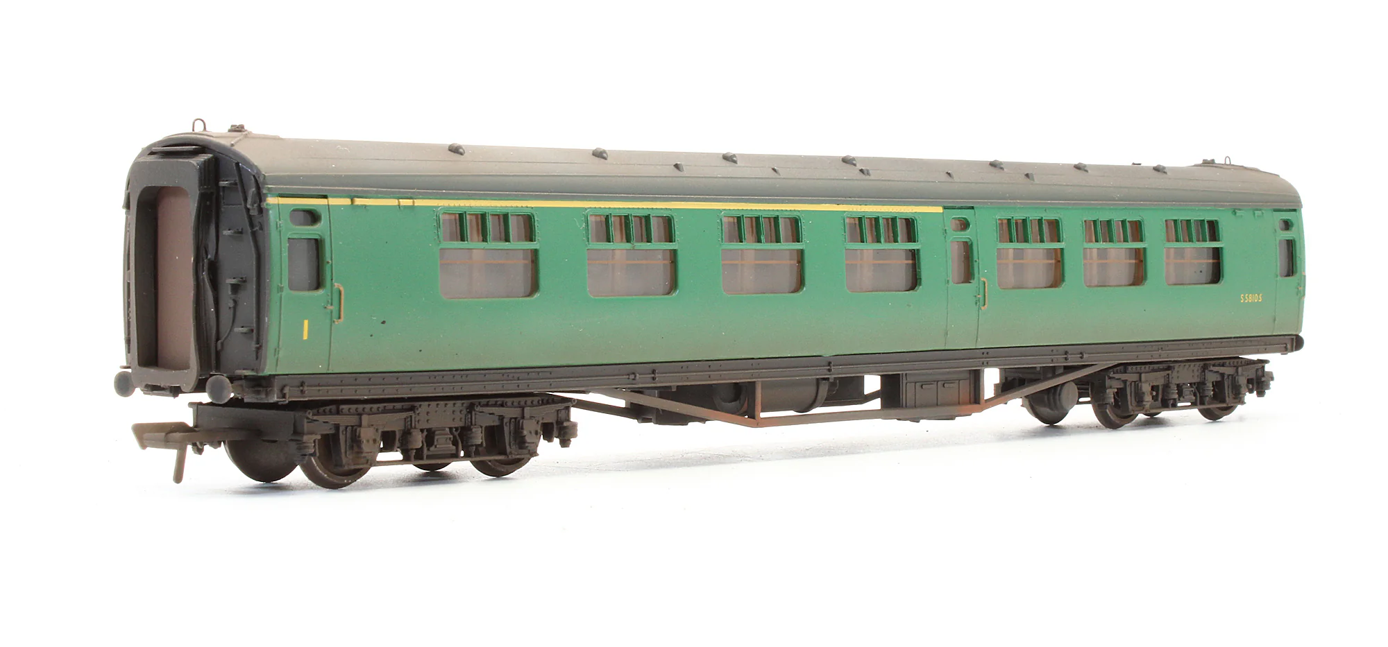 Pre-Owned 34-550B BR Green (Yellow First Line) 63ft Bulleid Corridor Composite Coach 'S5810S' - Custom Weathered - Image 2