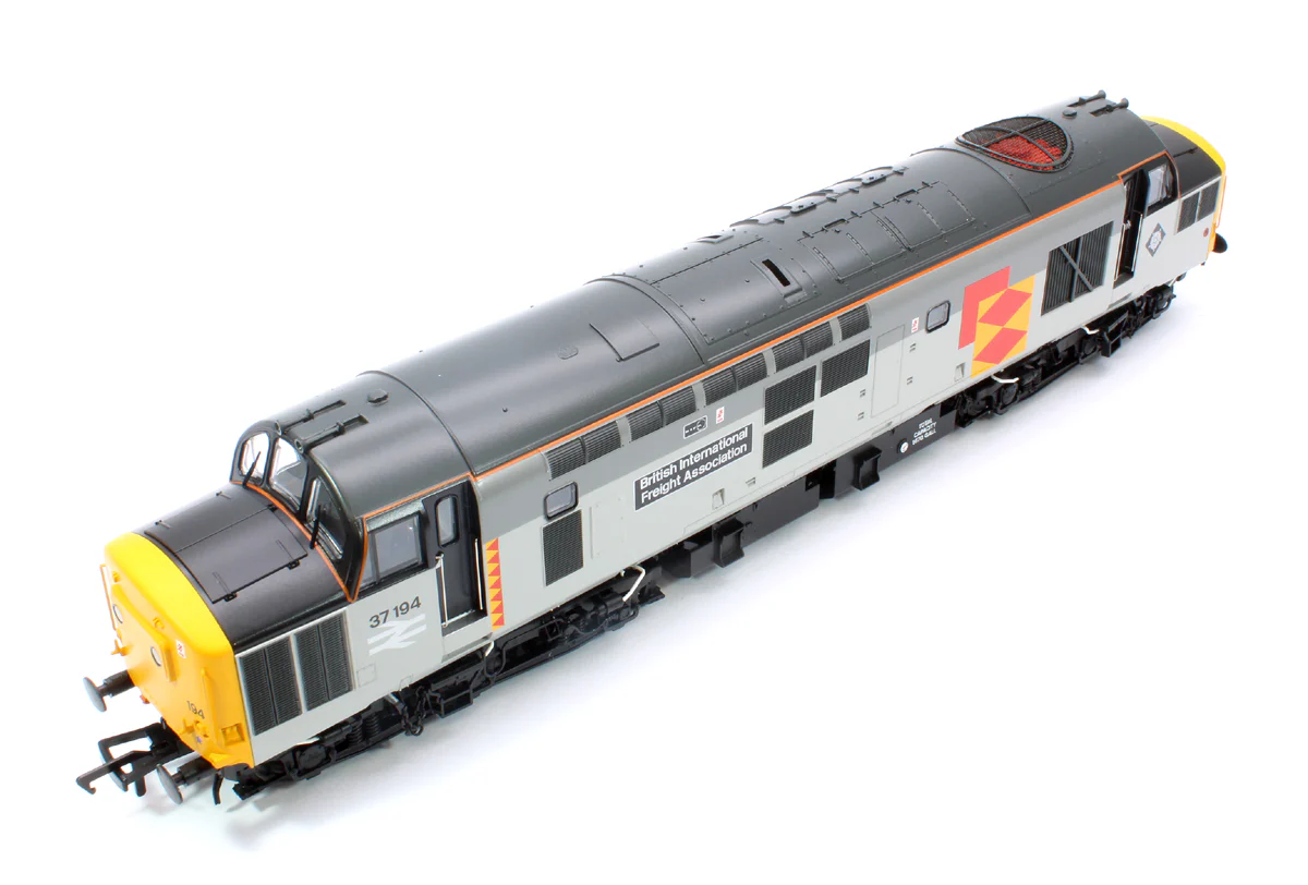 35-307SFX Class 37/0 Centre Headcode 37194 'British Int. Freight Assoc.' BR RF Diesel Locomotive (Deluxe DCC Sound) - Image 12