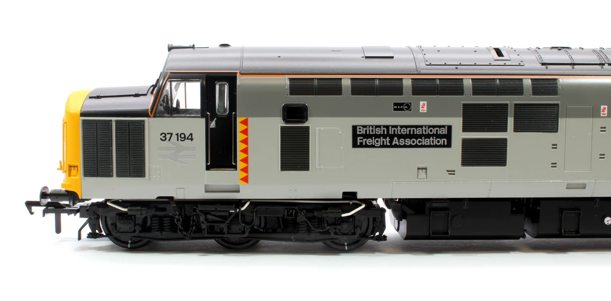 35-307SFX Class 37/0 Centre Headcode 37194 'British Int. Freight Assoc.' BR RF Diesel Locomotive (Deluxe DCC Sound) - Image 6