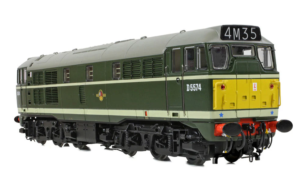 35-802 Class 30 D5574 BR Green (Small Yellow Panels) Diesel Locomotive - Image 3