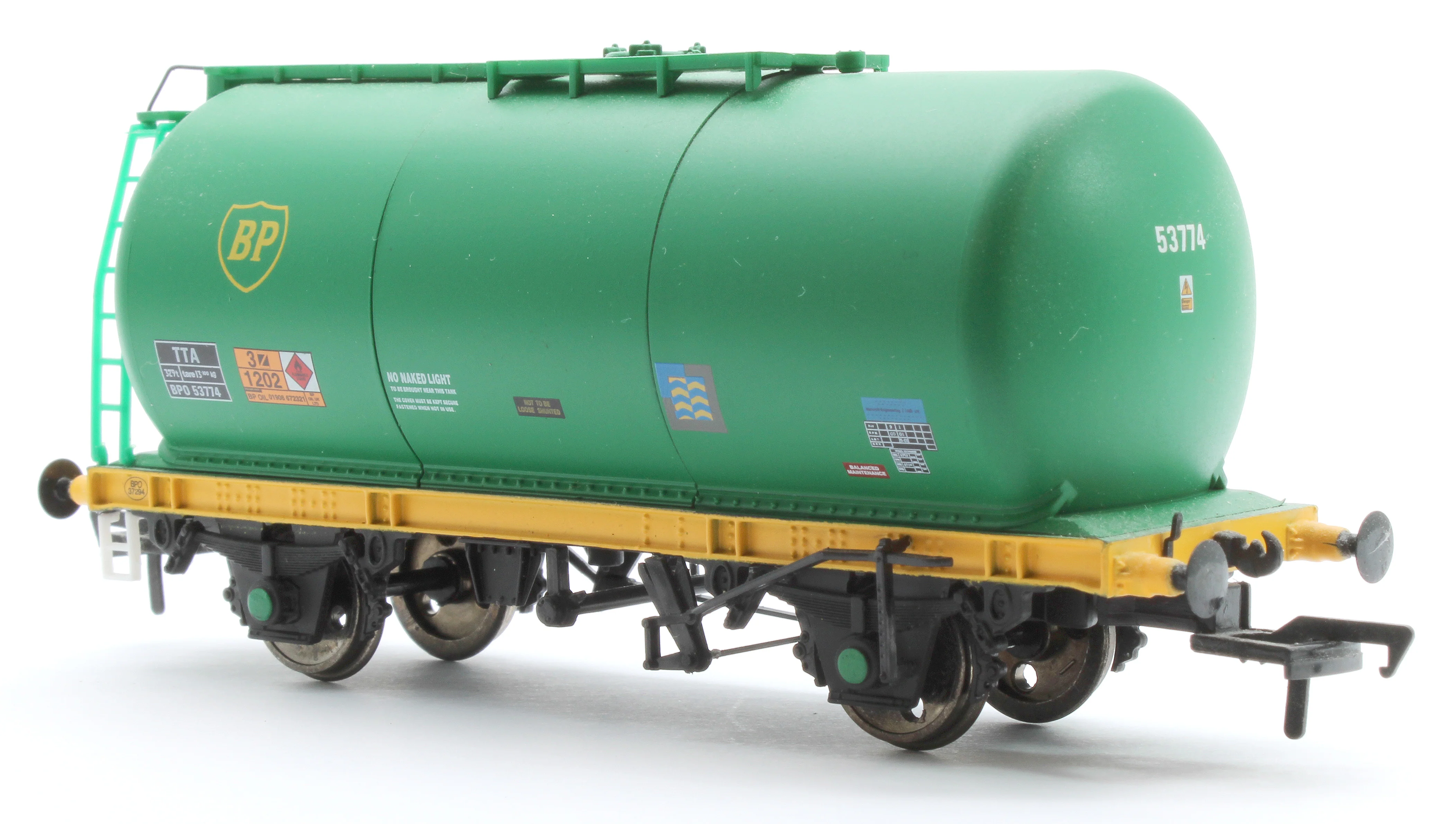 Pre-Owned 37-575 45 Ton TTA Tank Wagon 'BP' Green - Image 3
