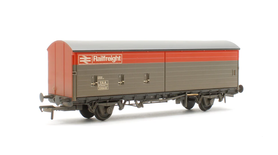 38-128B BR VAA Van BR Railfreight Red & Grey No.200633 - Weathered - Image 2