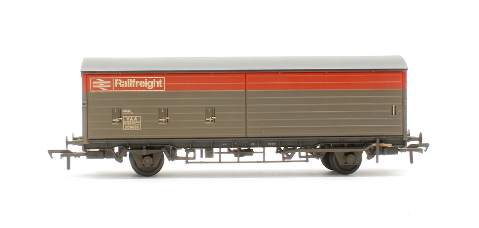 38-128B BR VAA Van BR Railfreight Red & Grey No.200633 - Weathered - Image 3