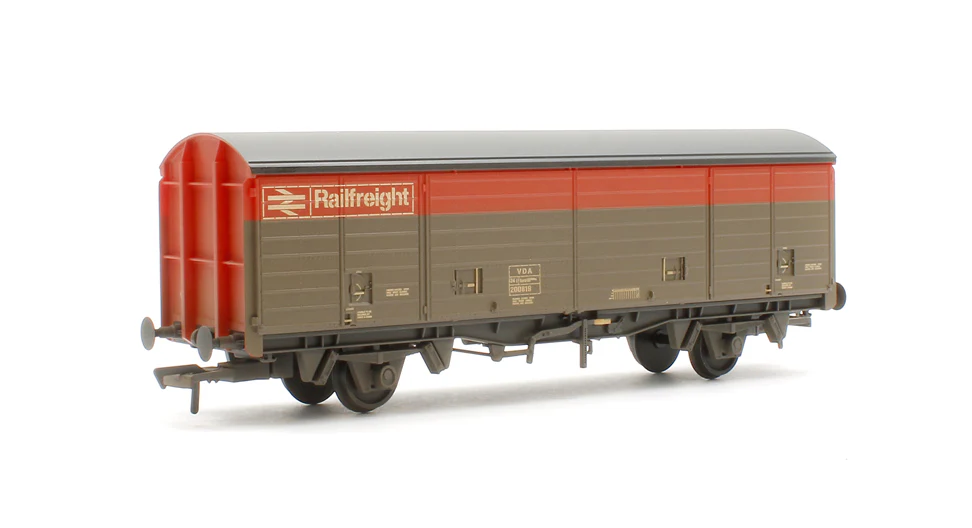38-144C BR VDA Van BR Railfreight Red & Grey No.200819 - Weathered - Image 2