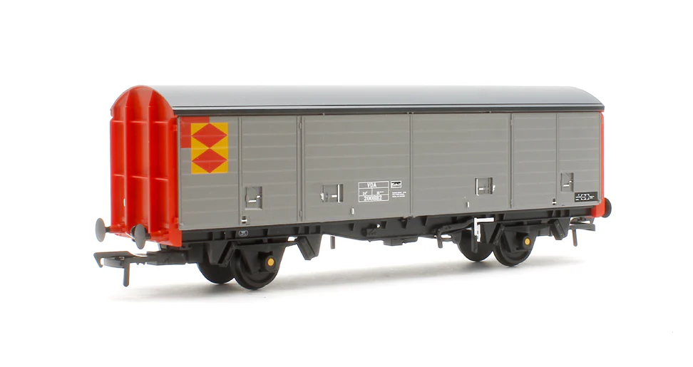 38-147A BR VDA Van BR Railfreight Distribution Sector No.200882