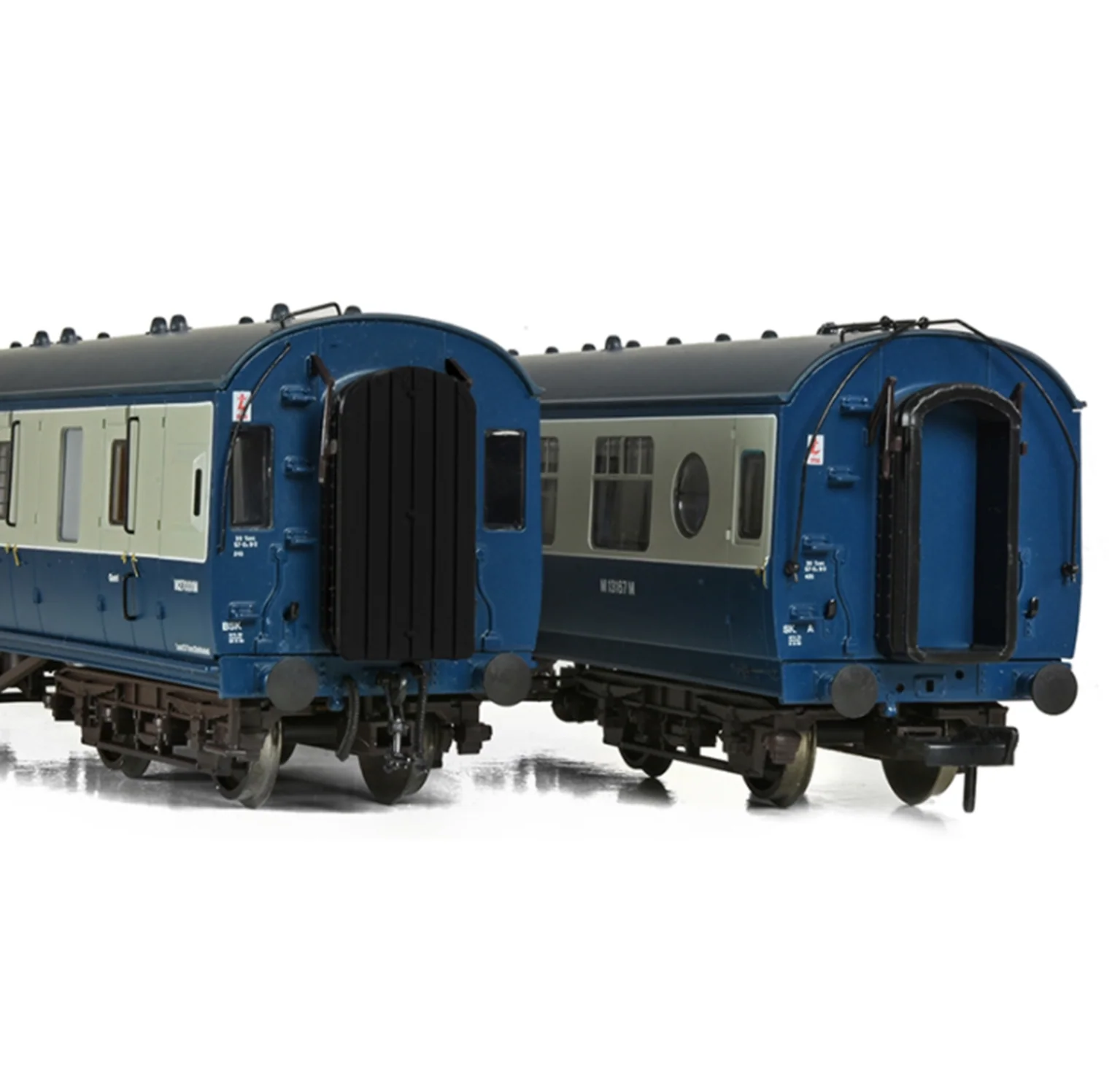 39-462 LMS 57ft 'Porthole' Brake Second Corridor BR Blue & Grey No. M27001M - Image 4