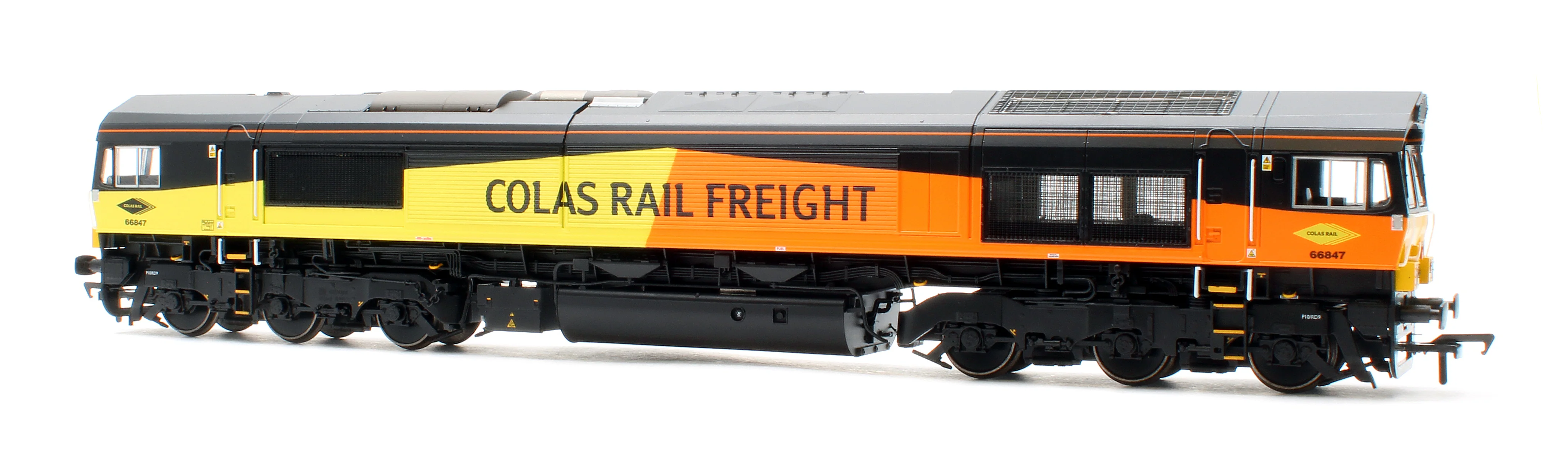 50-004 Class 66/8 66847 'Terry Baker' Colas Rail Freight Diesel Locomotive - Image 4