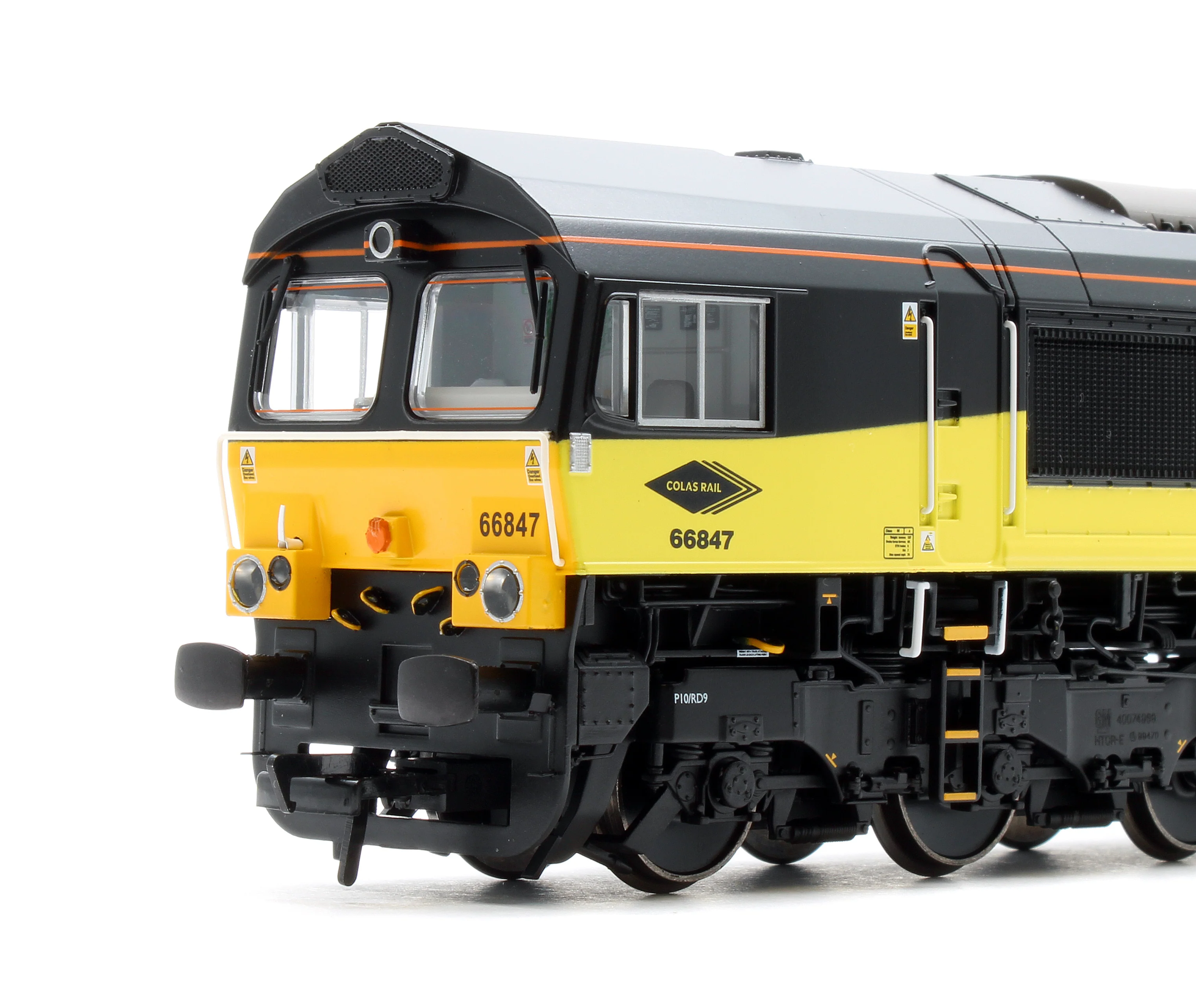 50-004 Class 66/8 66847 'Terry Baker' Colas Rail Freight Diesel Locomotive - Image 7
