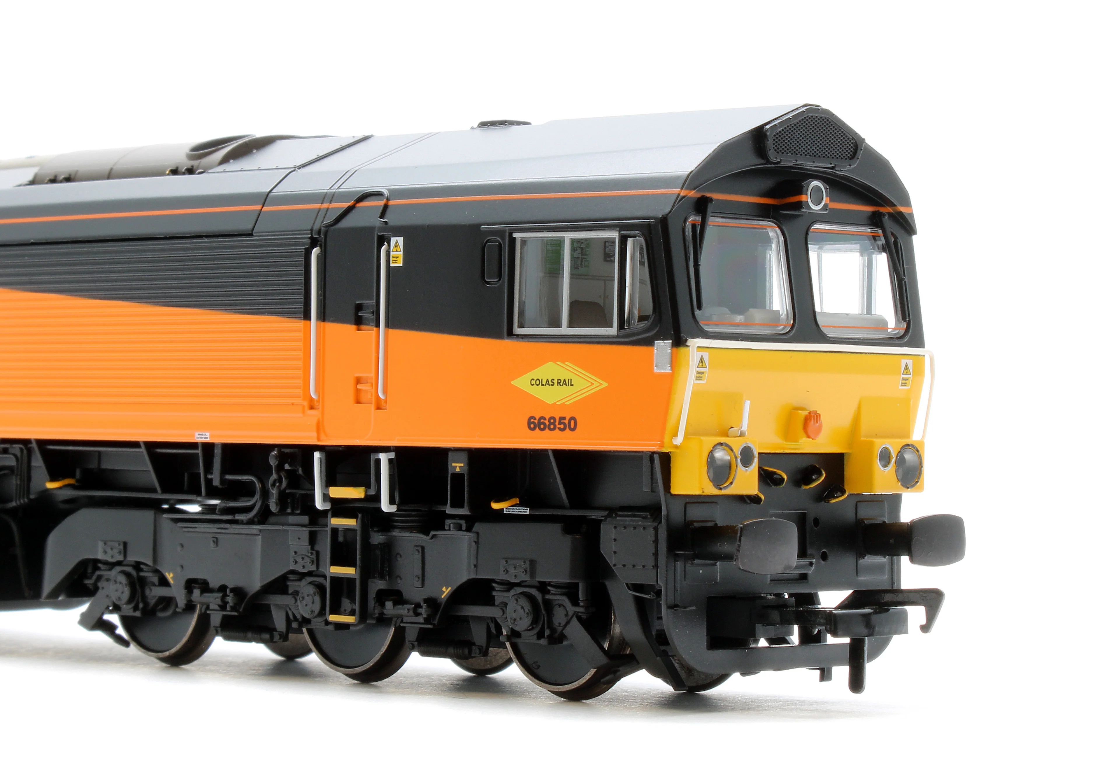 50-004ASFX Class 66/8 66850 'David Maidment OBE' Colas Rail Freight Diesel Locomotive - Deluxe DCC Sound - Image 7