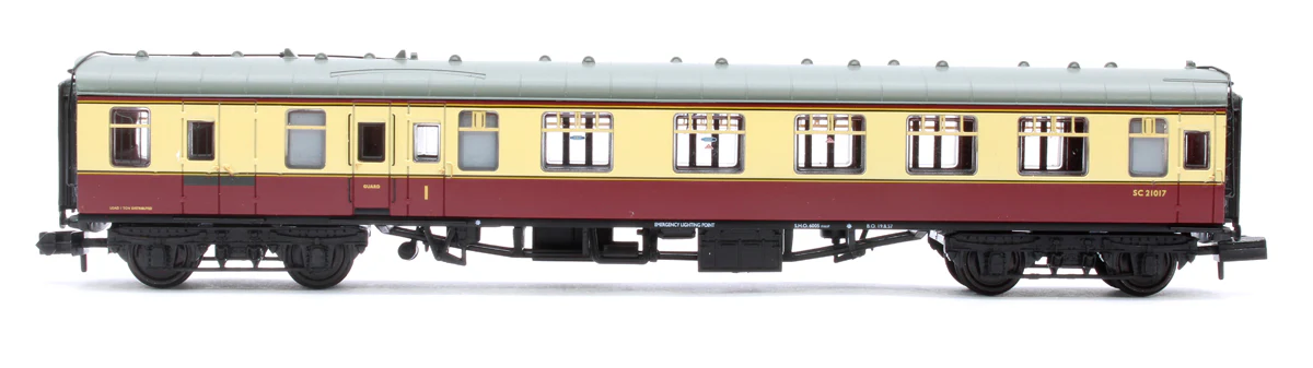 374-081B BR Mk1 BCK Brake Composite Corridor BR Crimson & Cream No.SC21017 - Image 2