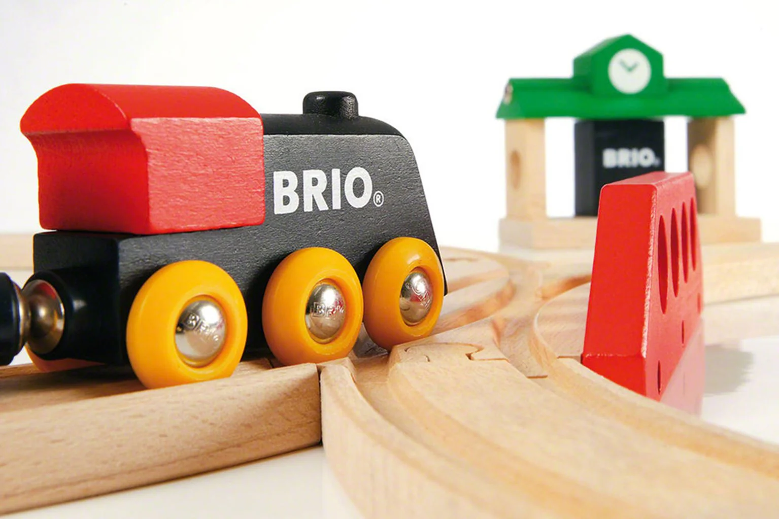 33028 BRIO Classic Railway - Figure 8 Set - Image 4