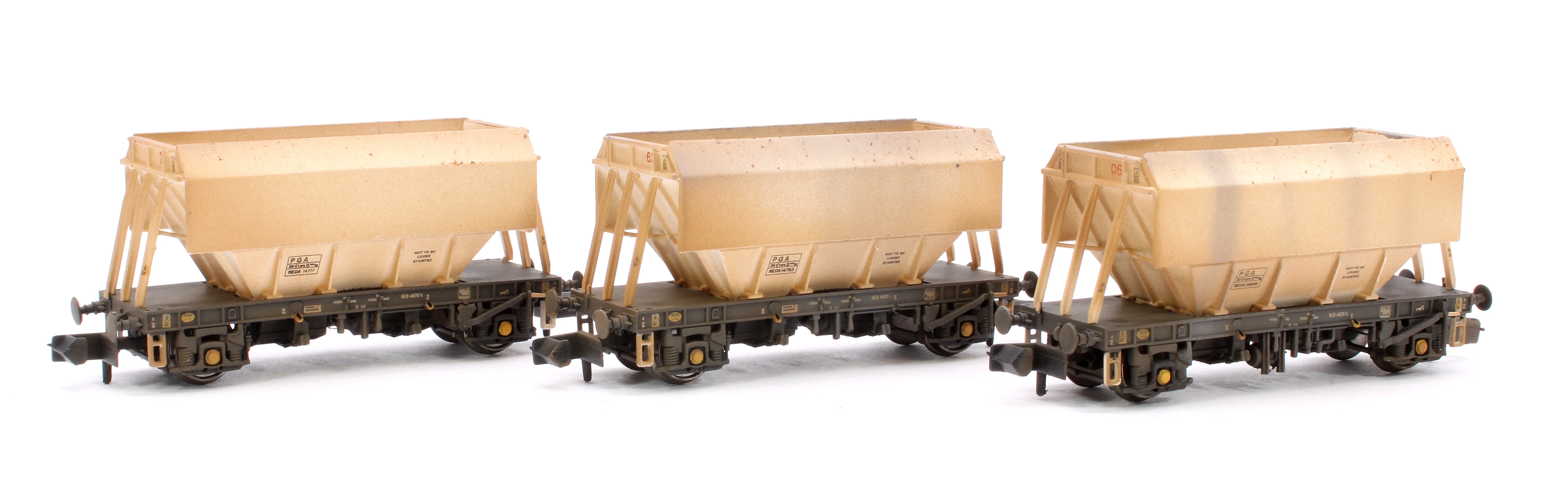 CM PG012 N (PW) TP (A)W Custom Weathered Set of 3 PGA 51T Hopper Wagons (Plain White)