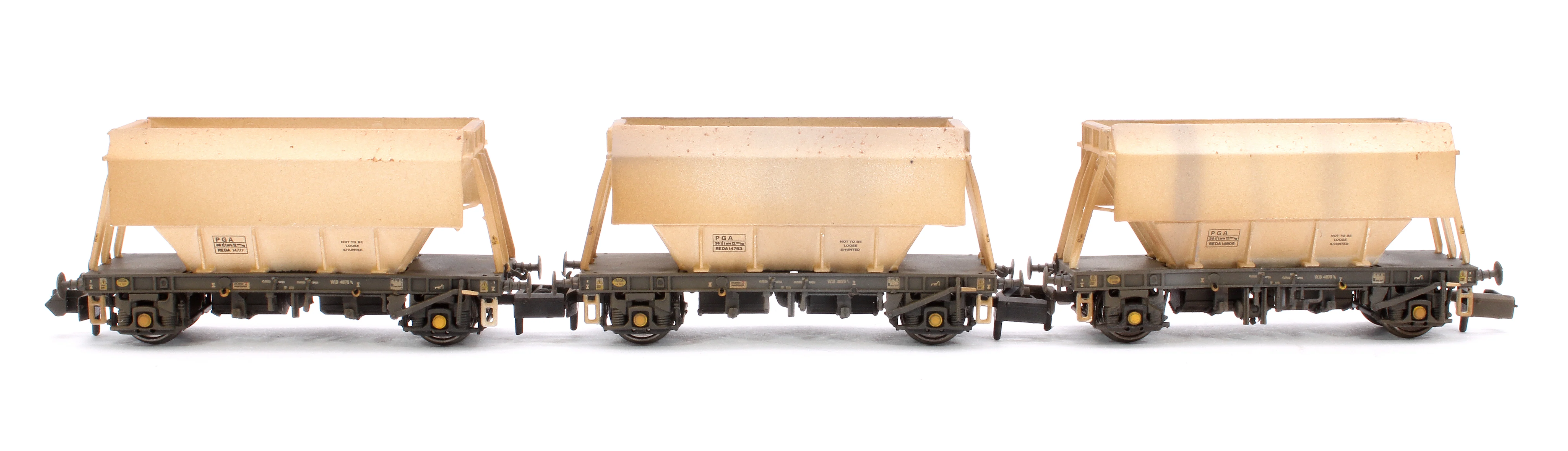 CM PG012 N (PW) TP (A)W Custom Weathered Set of 3 PGA 51T Hopper Wagons (Plain White) - Image 2