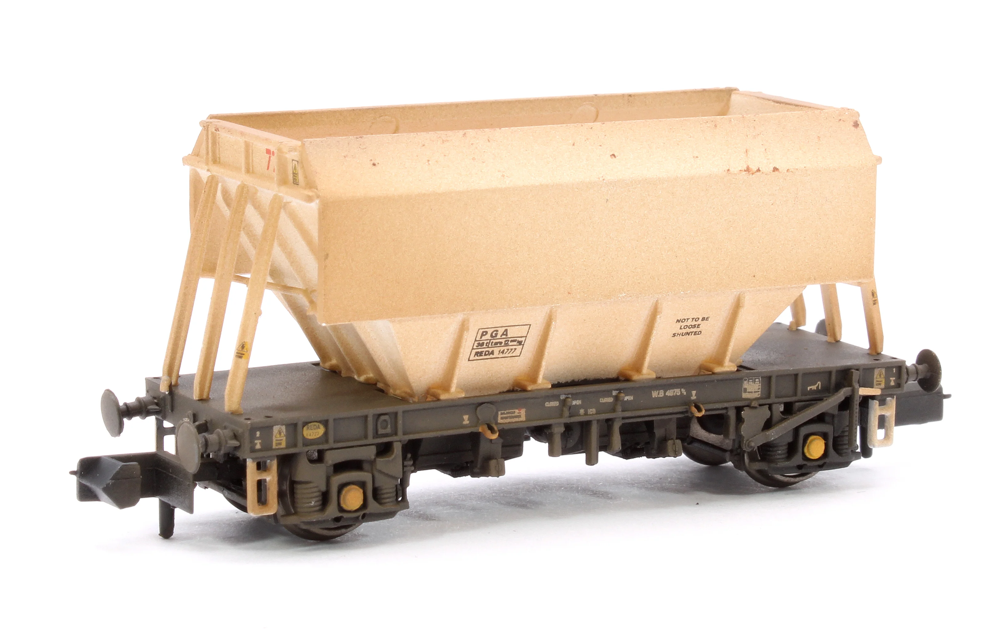 CM PG012 N (PW) TP (A)W Custom Weathered Set of 3 PGA 51T Hopper Wagons (Plain White) - Image 3