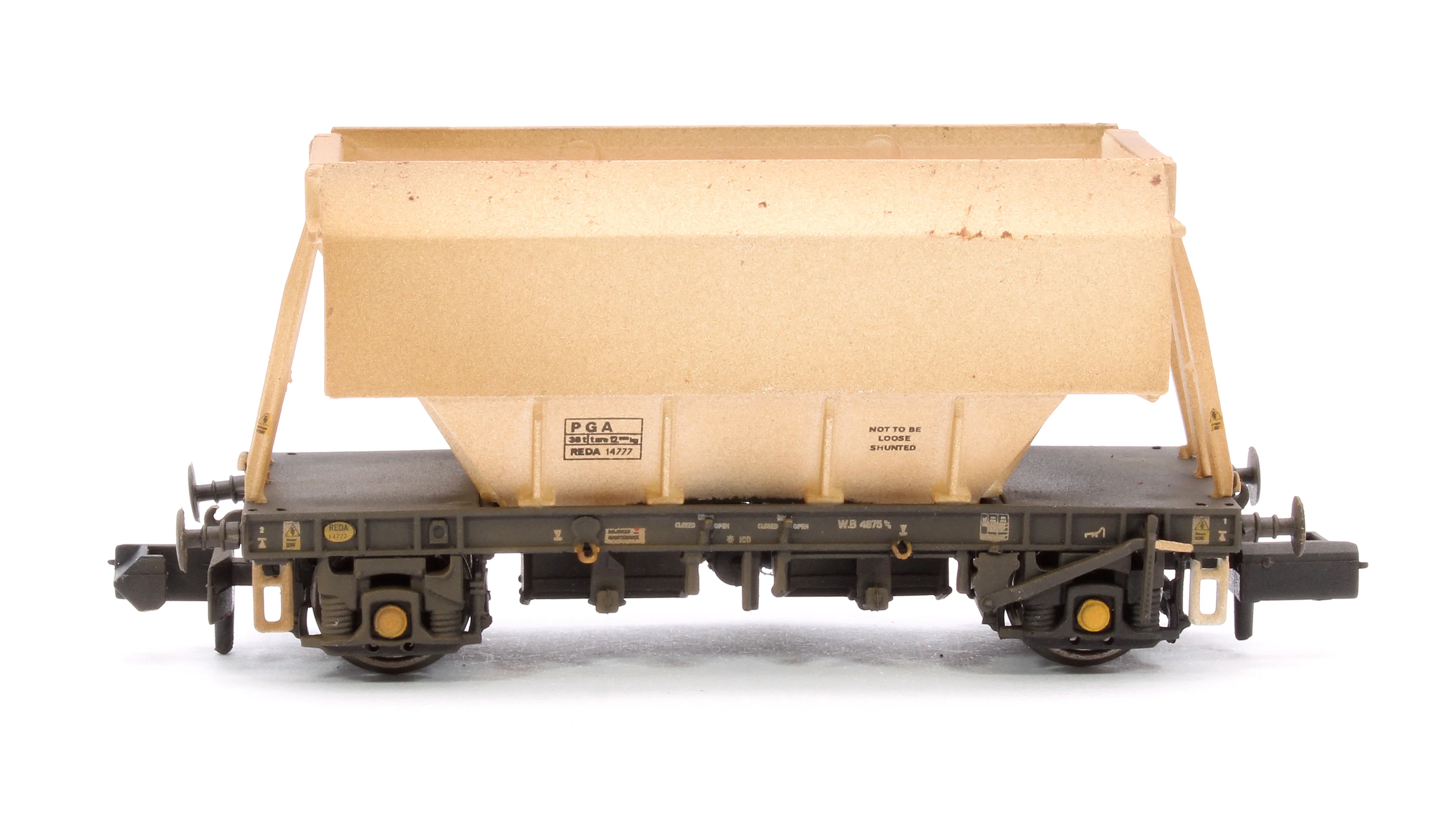 CM PG012 N (PW) TP (A)W Custom Weathered Set of 3 PGA 51T Hopper Wagons (Plain White) - Image 4