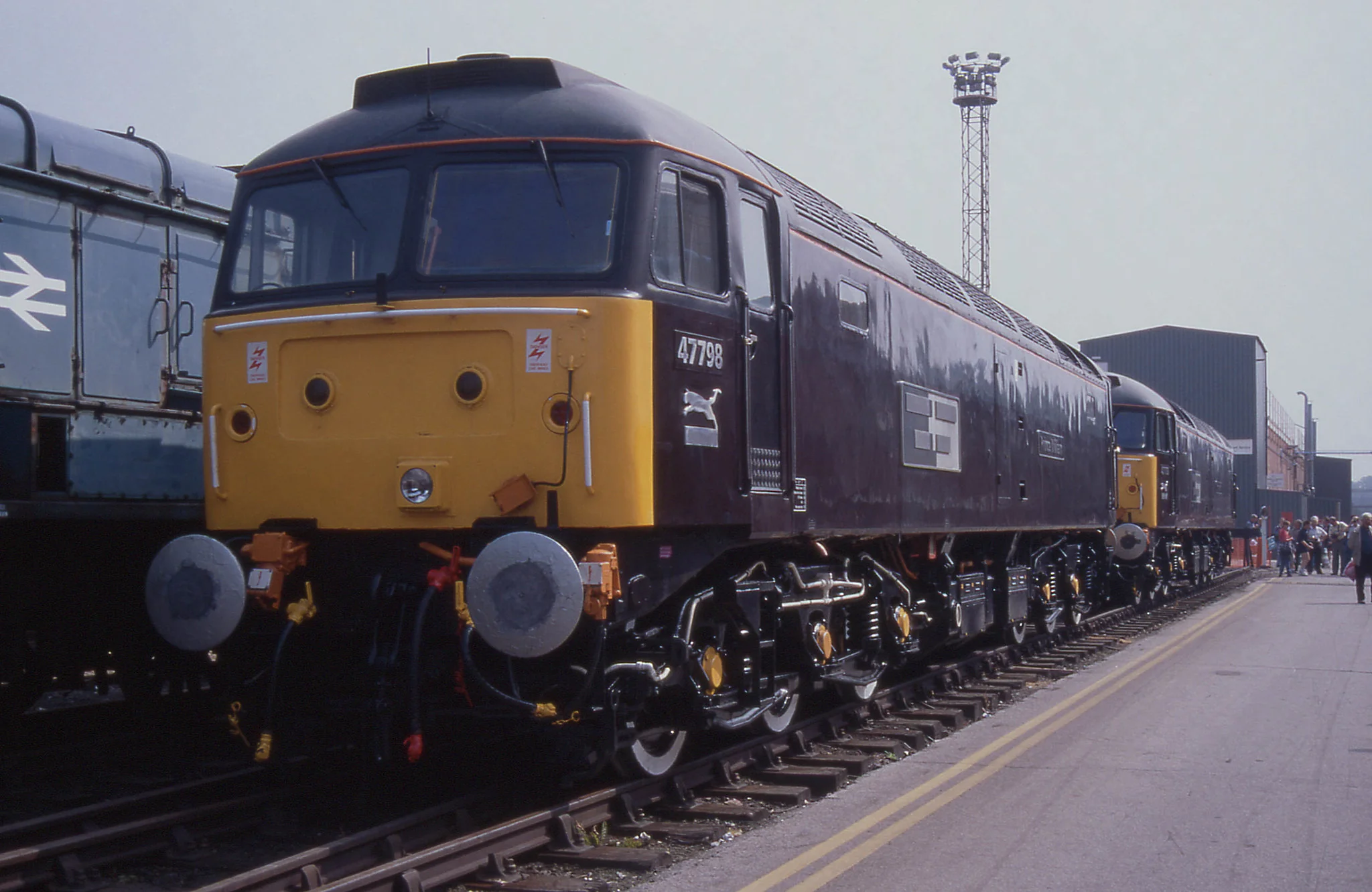 CM-47798-R-SFW Highly Detailed Premium Weathered Class 47 RES Royal Livery 'Prince William' No.47798 Diesel Locomotive - DCC Sound - Image 2