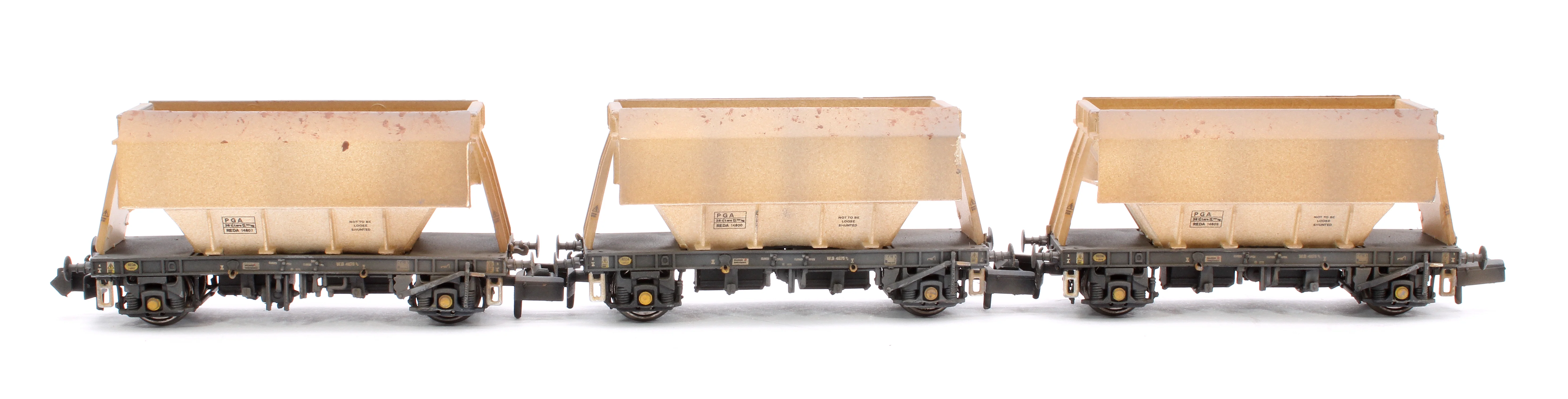 CM PG012 N (PW) TP (B)W Custom Weathered Set of 3 PGA 51T Hopper Wagons (Plain White) - Image 2
