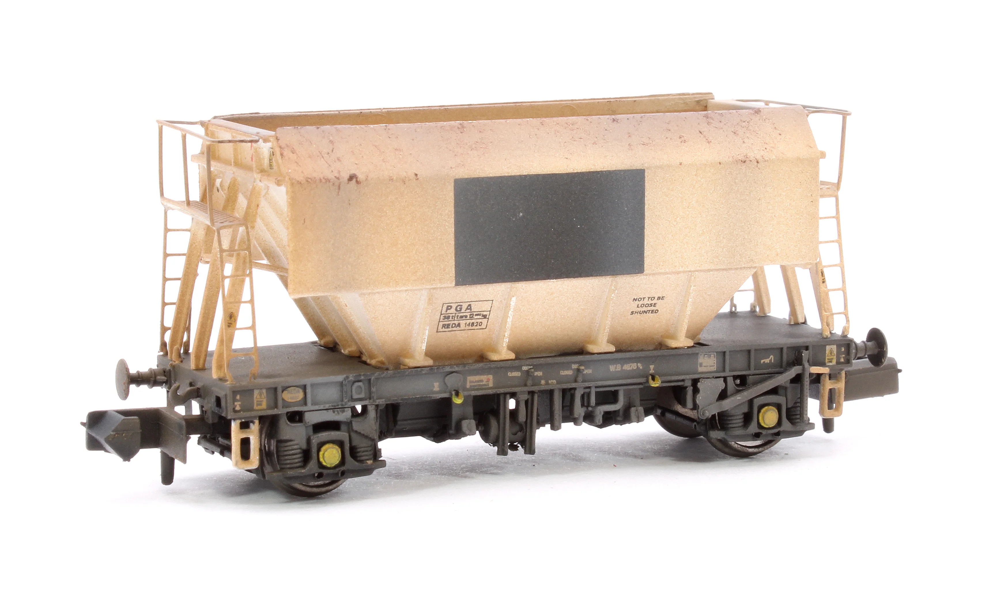 CM PG012 N (WP) TP (A)W Custom Weathered Set of 3 PGA 51T Hopper Wagons (White with Patch) - Image 7