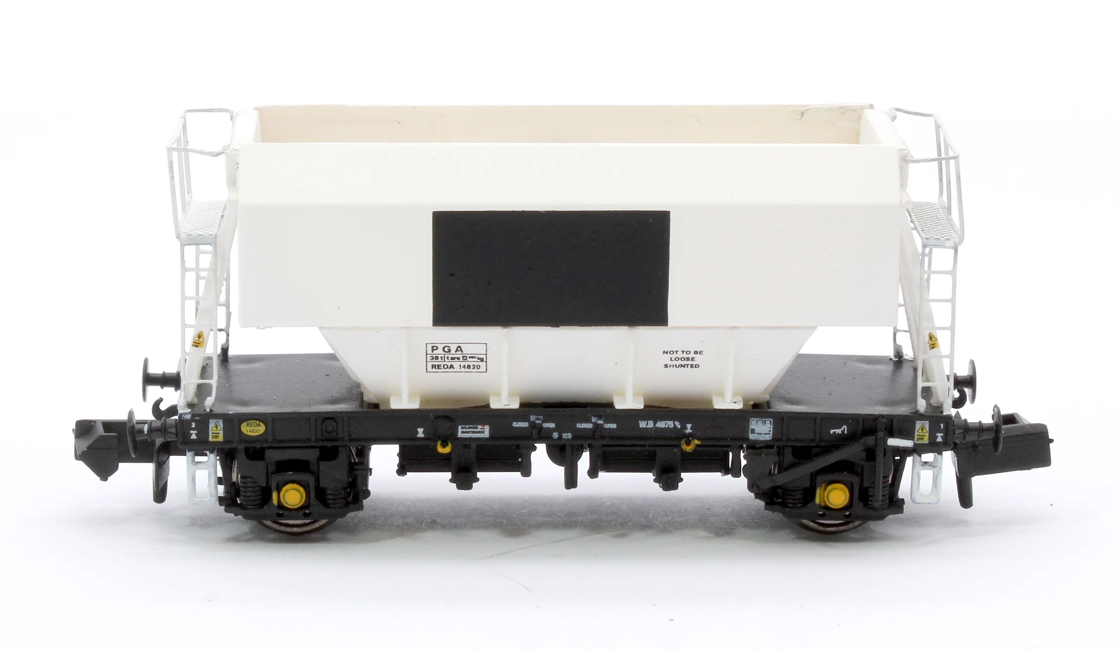 CM PG012 N (WP) TP (A) Set of 3 PGA 51T Hopper Wagons (White with Patch) - Image 6