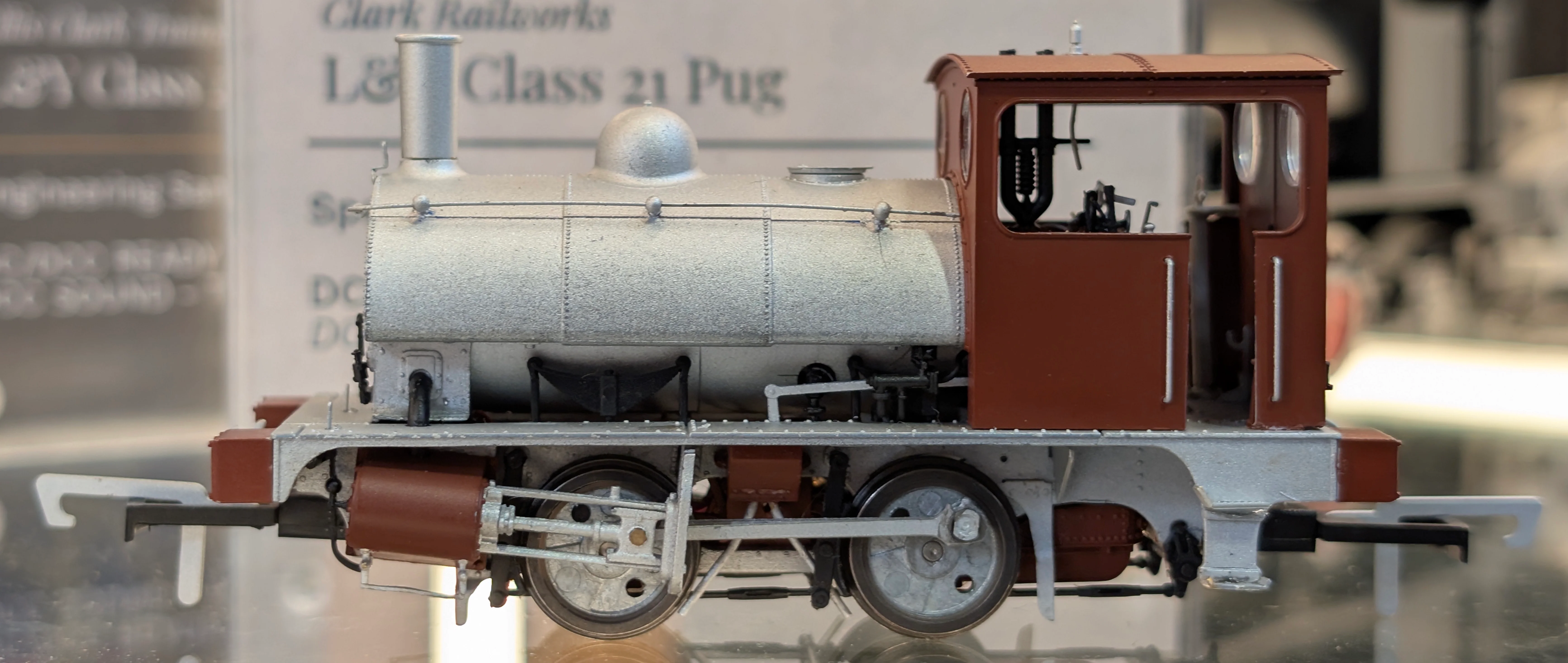 C1028 LYR 'Pug' 0-4-0ST 19 LYR Unlined Black (as preserved) Steam Locomotive - Image 4