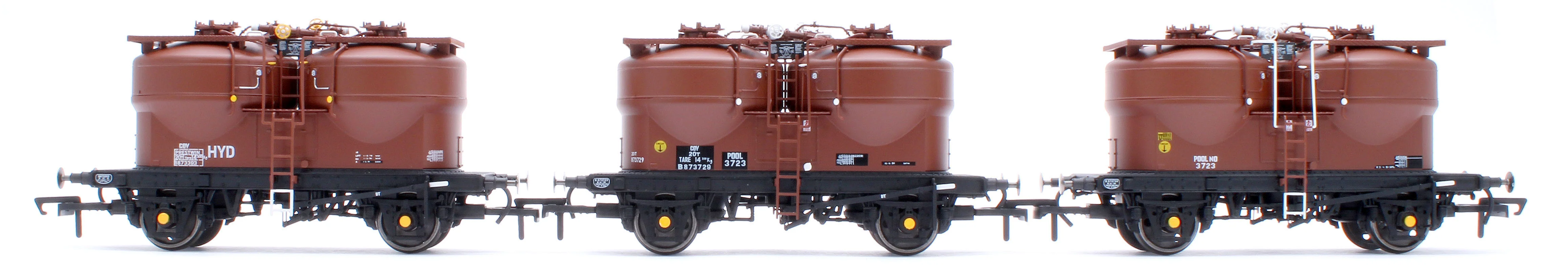 C3042C Set of 3 Prestwin Silo Wagons in BR Bauxite - TOPS - Image 2