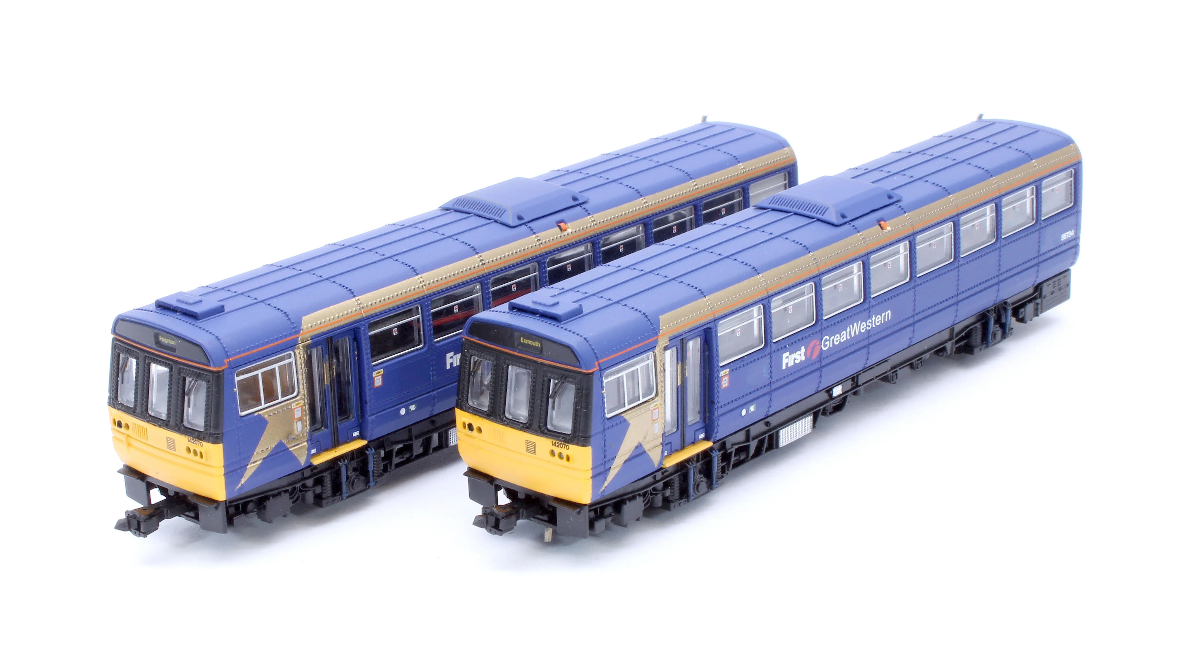 2D-142-009 Class 142 First Great Western Blue/Gold DMU 142070