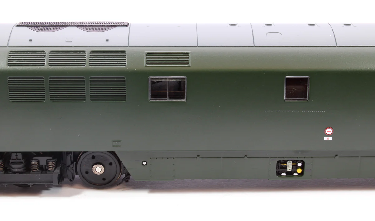 4D-003-019S Class 52 Western Crusader BR Green Small Yellow Panels D1004 Diesel Locomotive - DCC Sound - Image 10