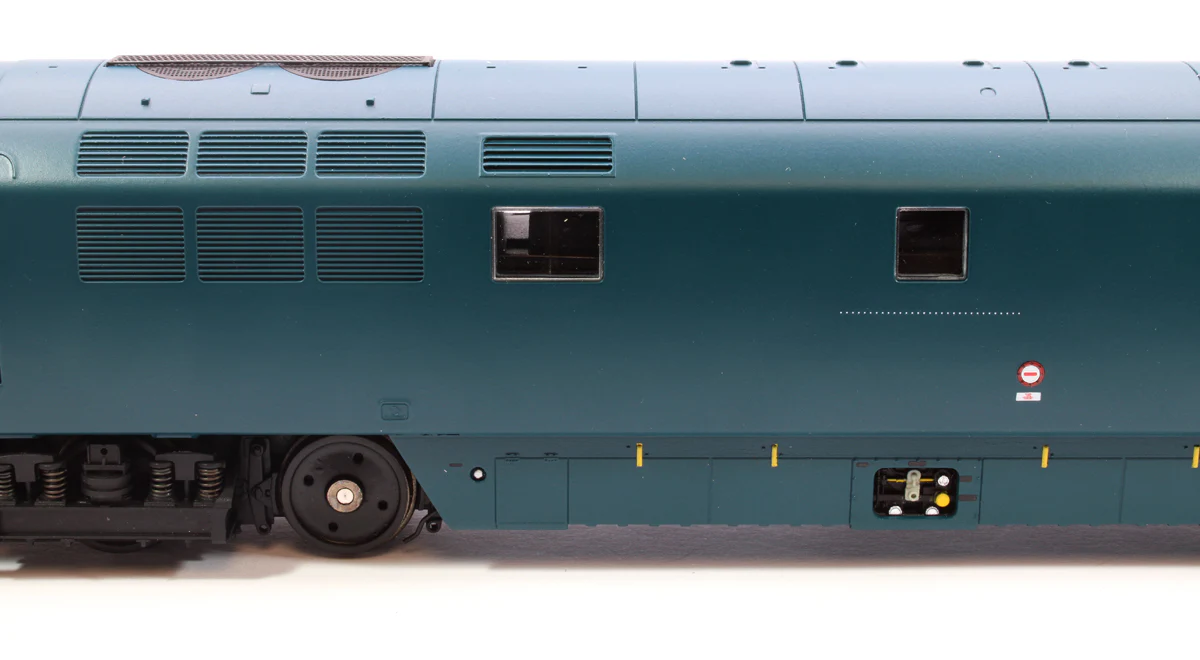 4D-003-020D Class 52 Western Trooper BR Blue Full Yellow Ends D1033 Diesel Locomotive - DCC Fitted - Image 10