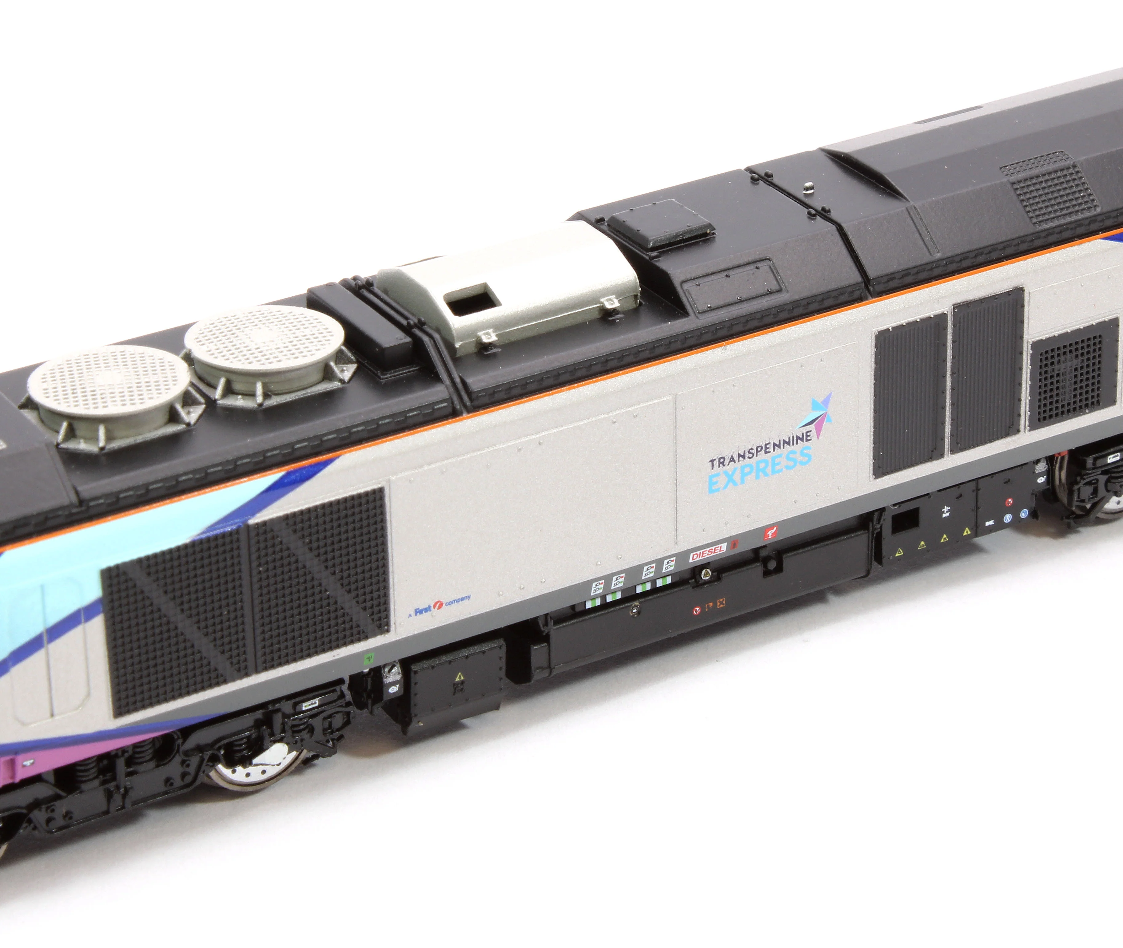 2D-022-014 Class 68 Splendid 68027 Transpennine Express Diesel Locomotive - Image 11