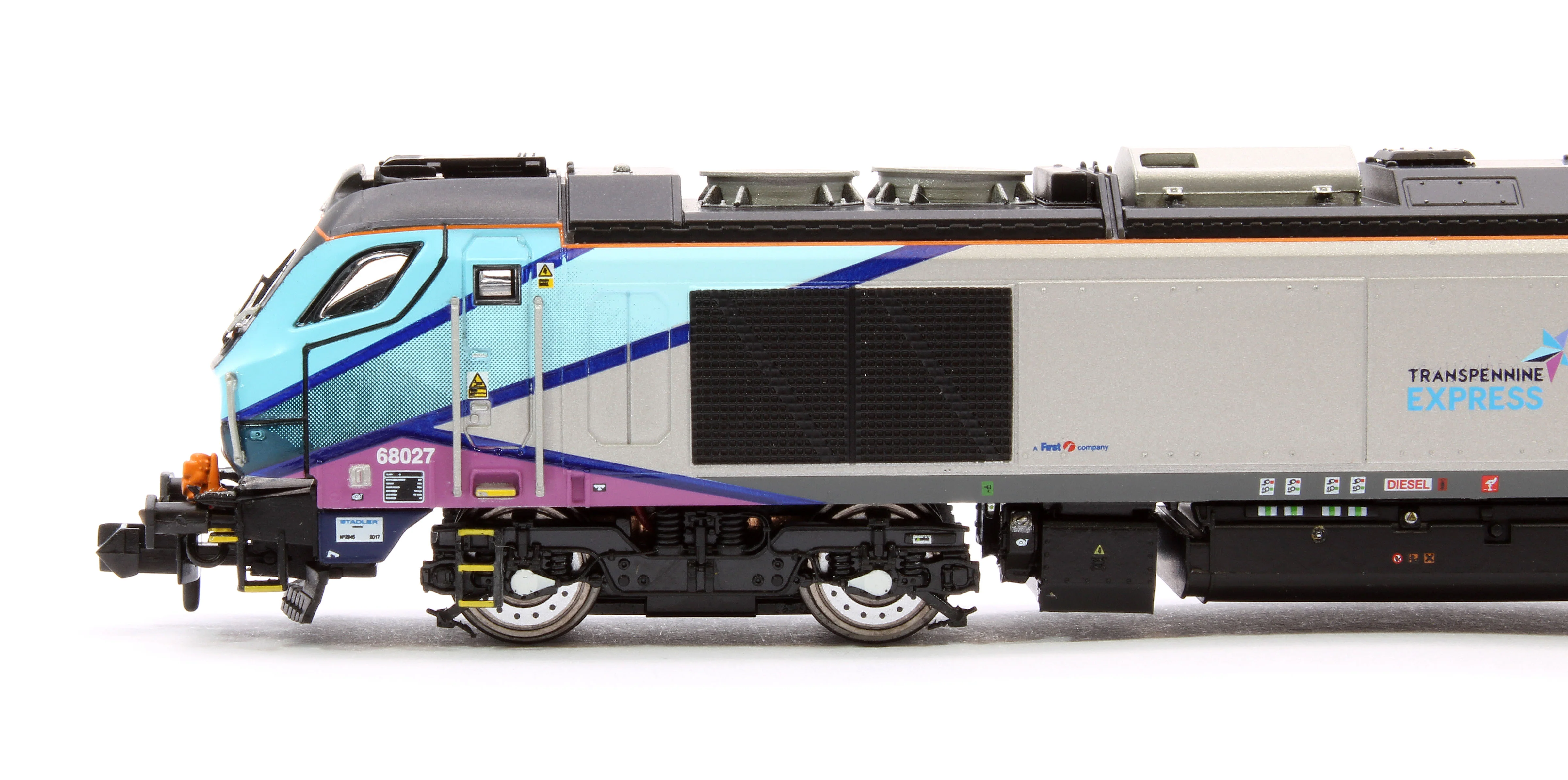 2D-022-014 Class 68 Splendid 68027 Transpennine Express Diesel Locomotive - Image 6