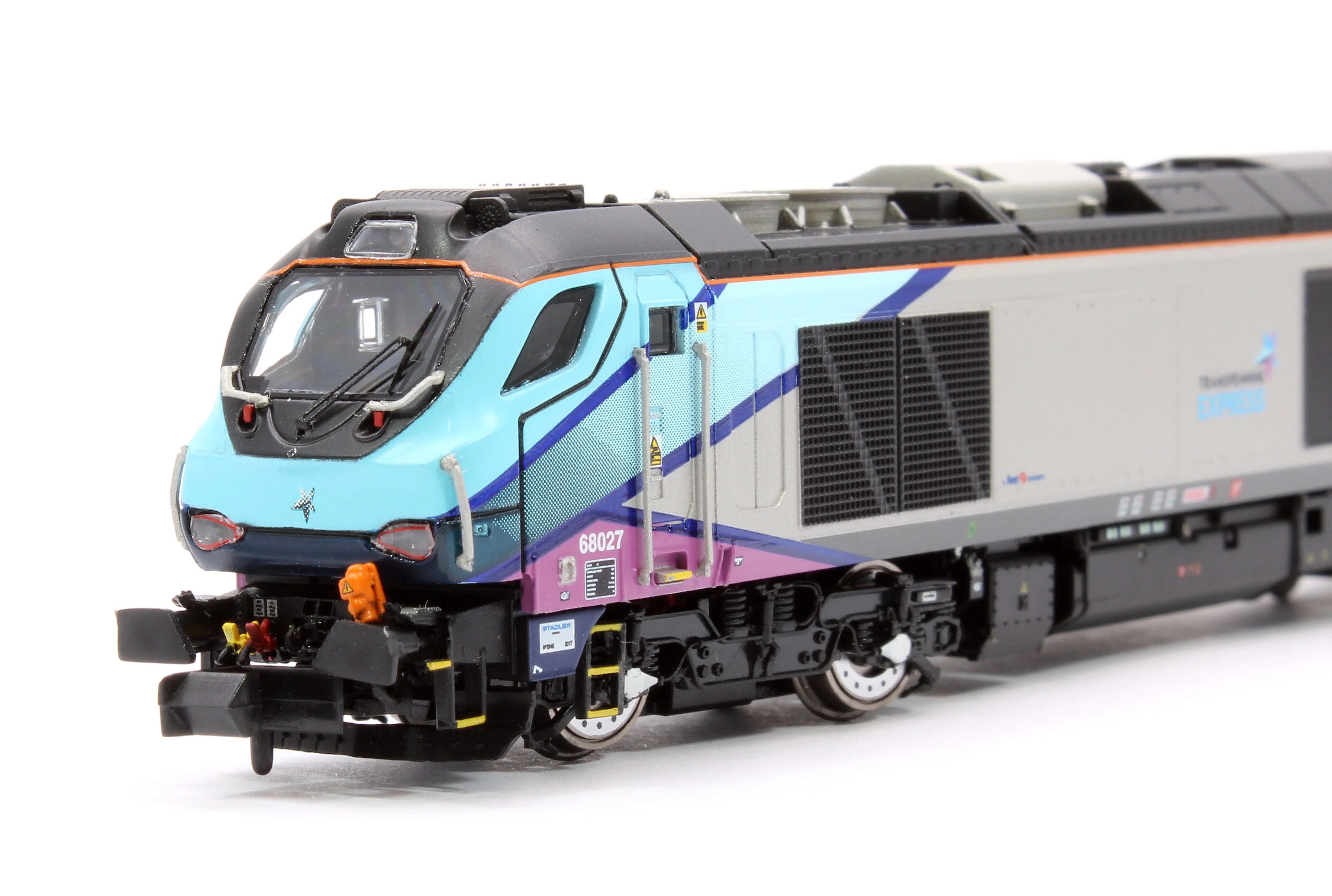 2D-022-014 Class 68 Splendid 68027 Transpennine Express Diesel Locomotive - Image 8