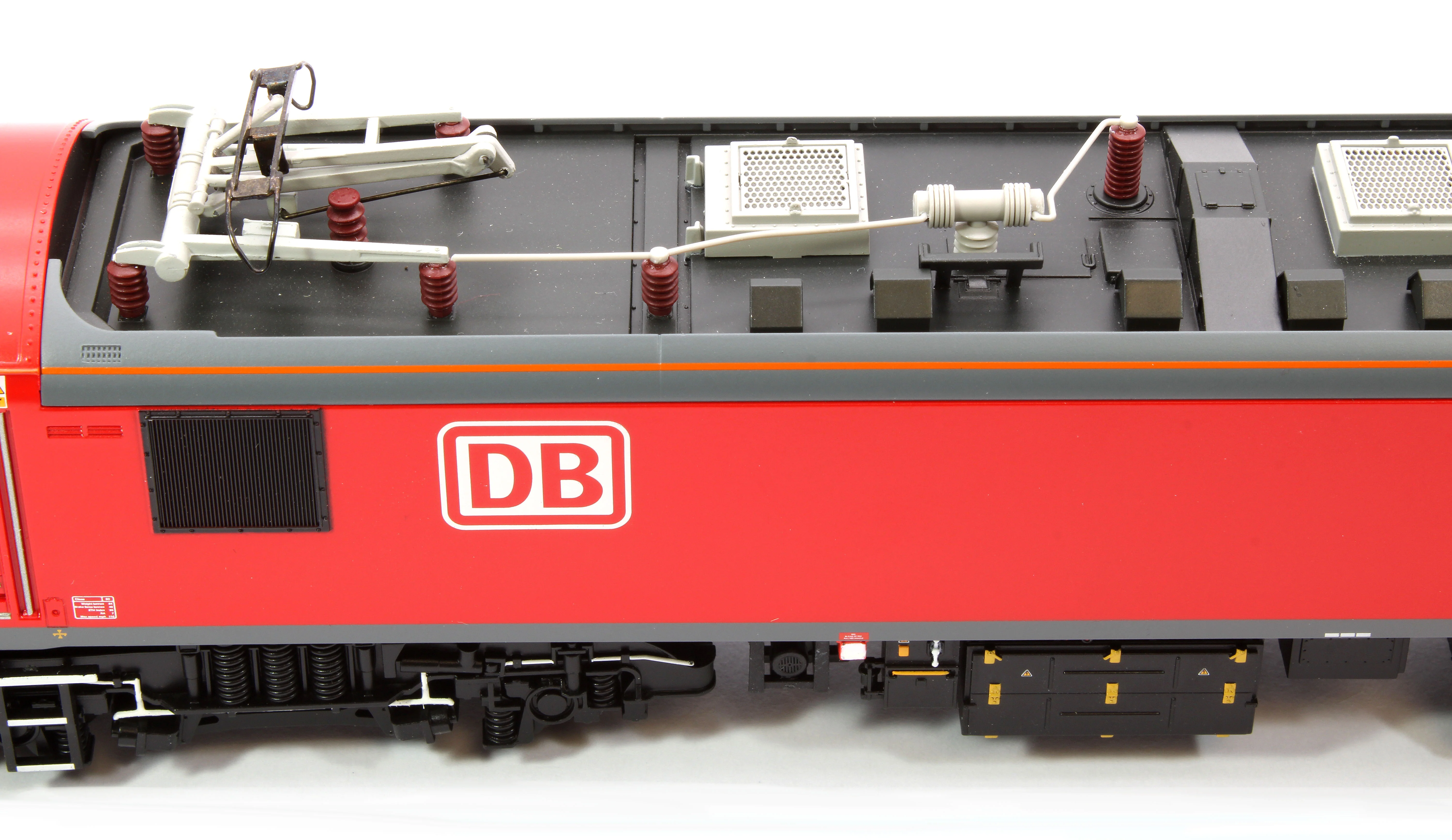 32-616NRM Class 90 028 'Sir William McAlpine' DB Cargo Electric Locomotive - Image 12